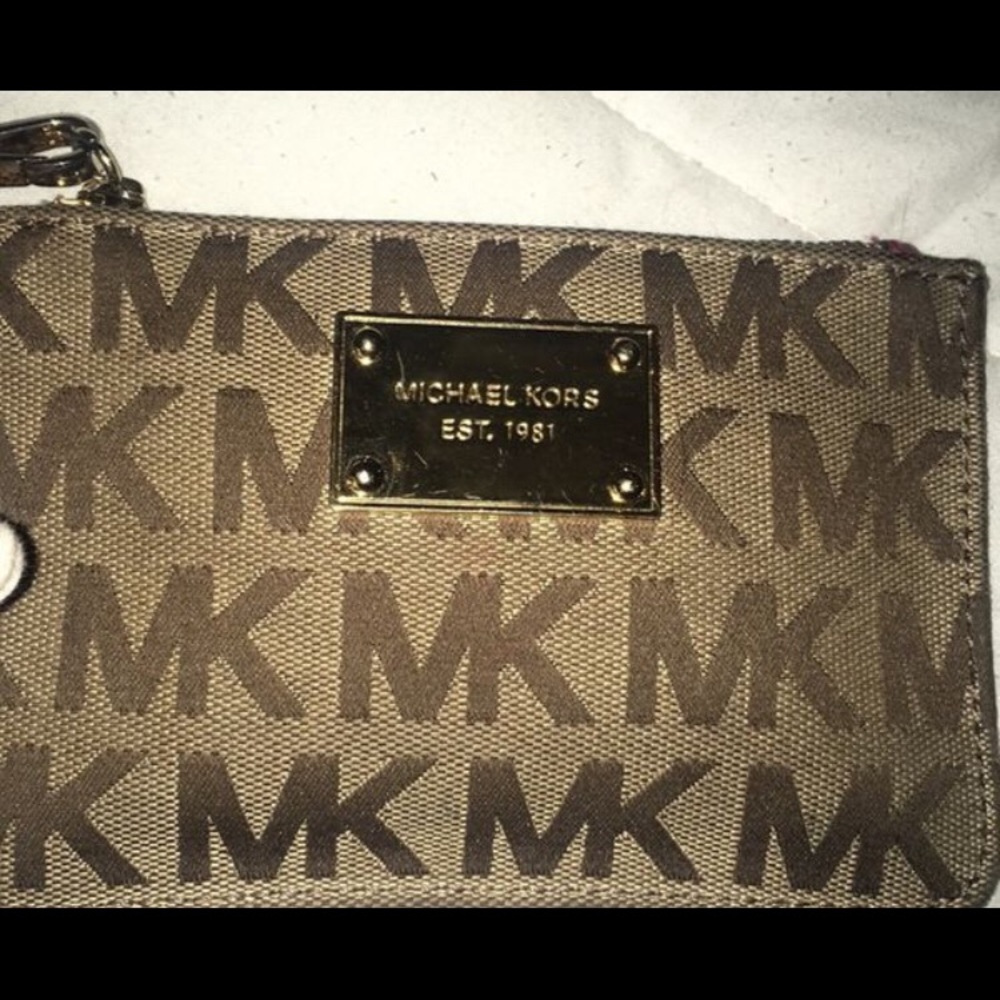 Micheal kors wristlet